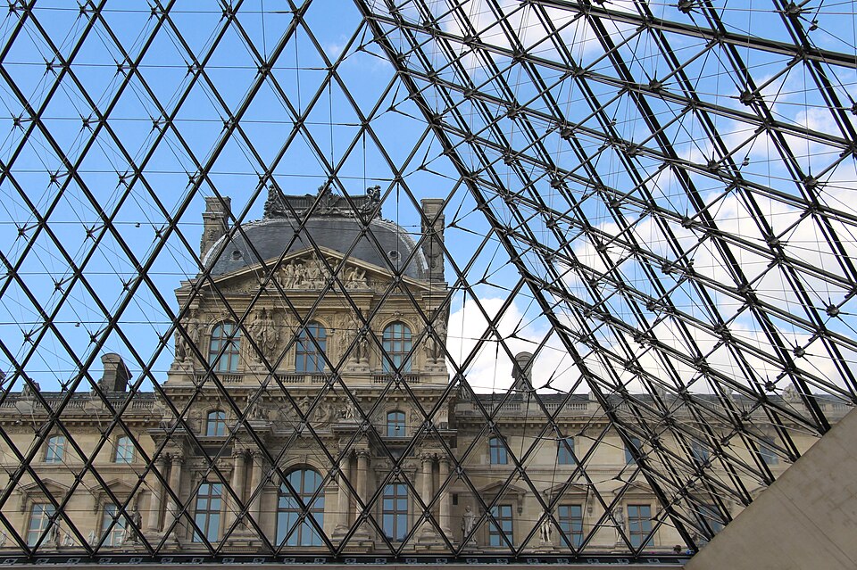 Pyramide du Louvre