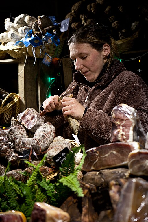 512px-Paris_street_market_stall_-_charcuterie_counter_1
