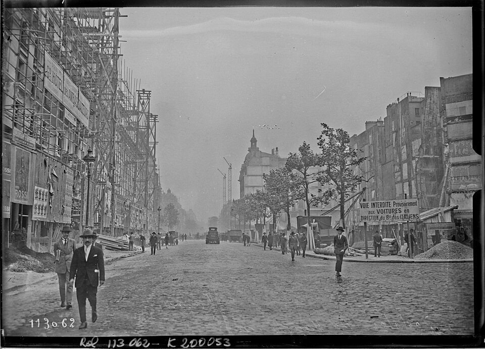 960px-24-9-26,_Bd_Haussman_(en_travaux)_-_btv1b531675873