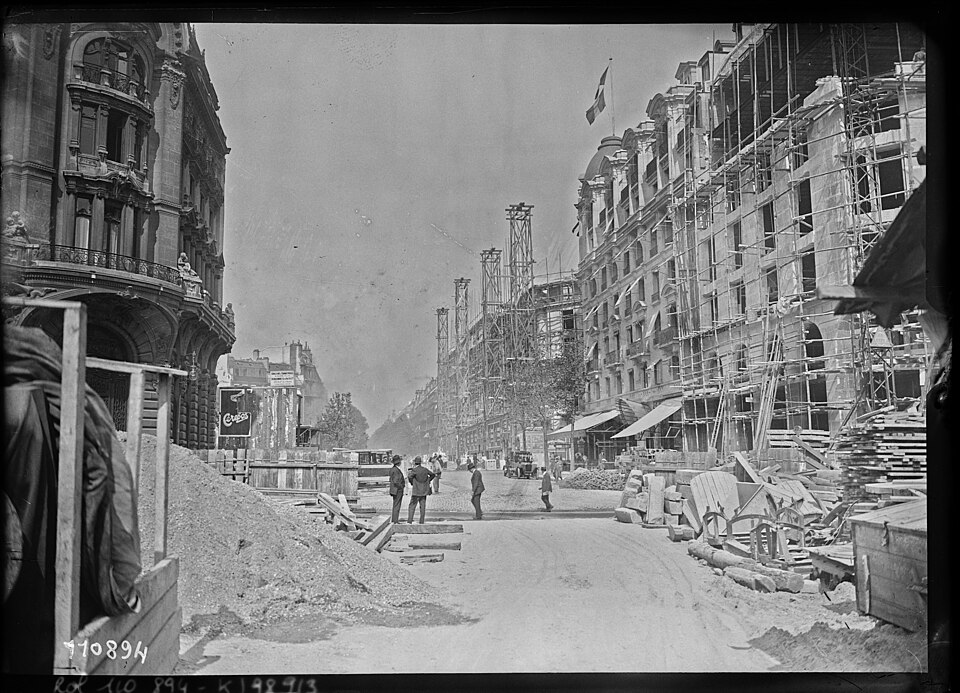 960px-Bd_Haussman_(en_travaux),_1-7-26_-_btv1b53166569t