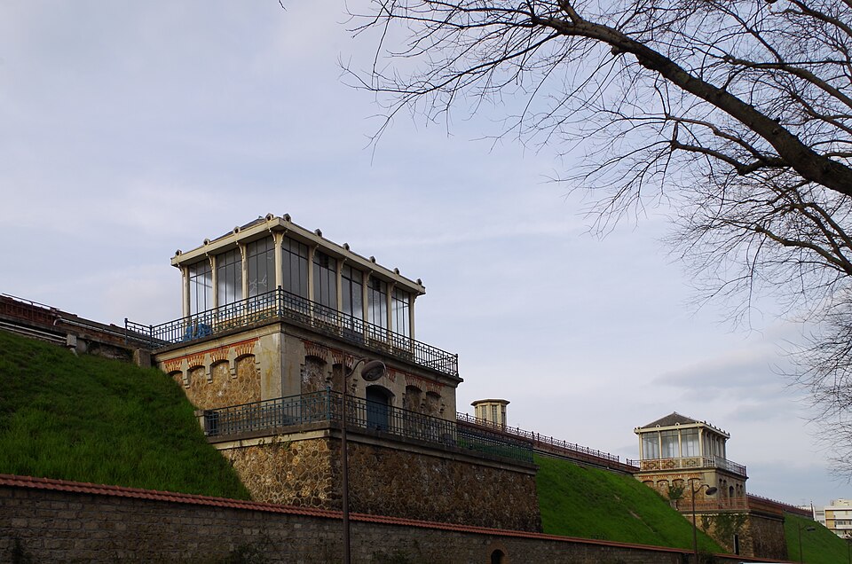 960px-Réservoirs_de_Montsouris_-_avenue_Reille