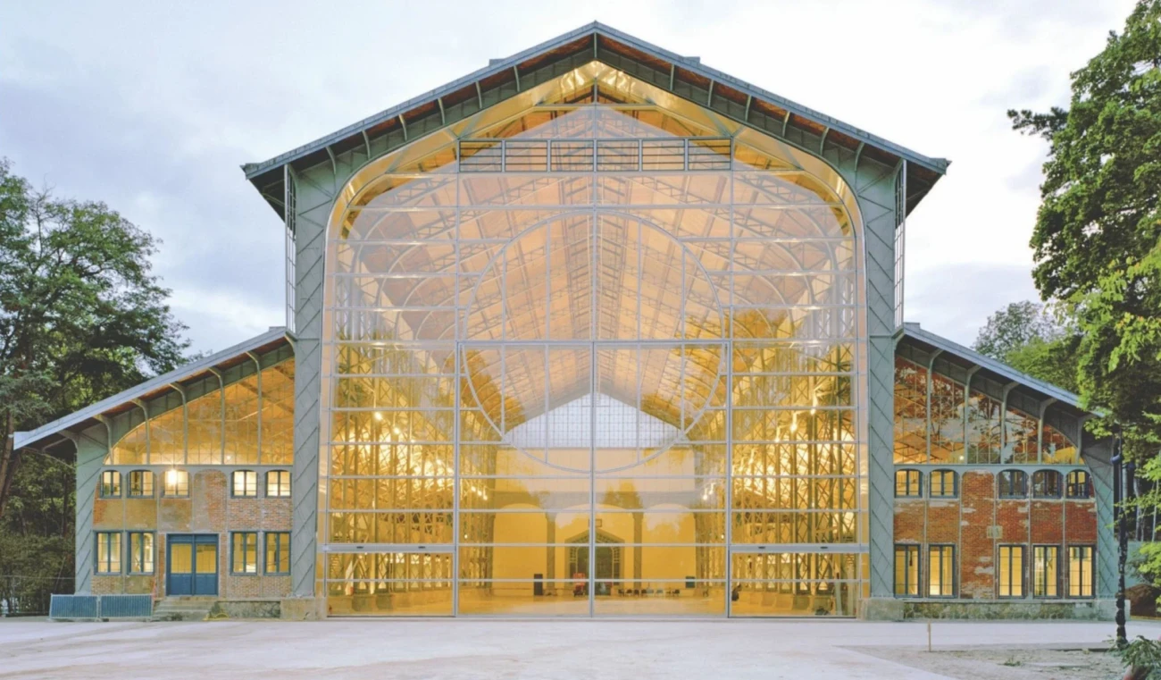 Le+Moniteur++Hangar+Y-1